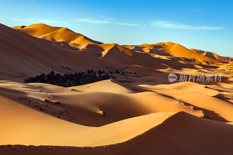 沙子和Erg Chebbi沙漠，Merzouga，摩洛哥，北非